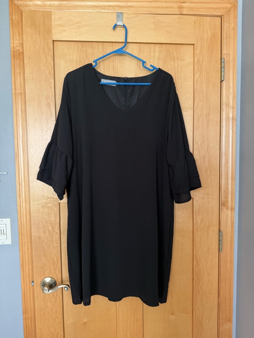 Amazon Black V-Neck Short Sleeve Ruffle-Sleeve Dress XXL